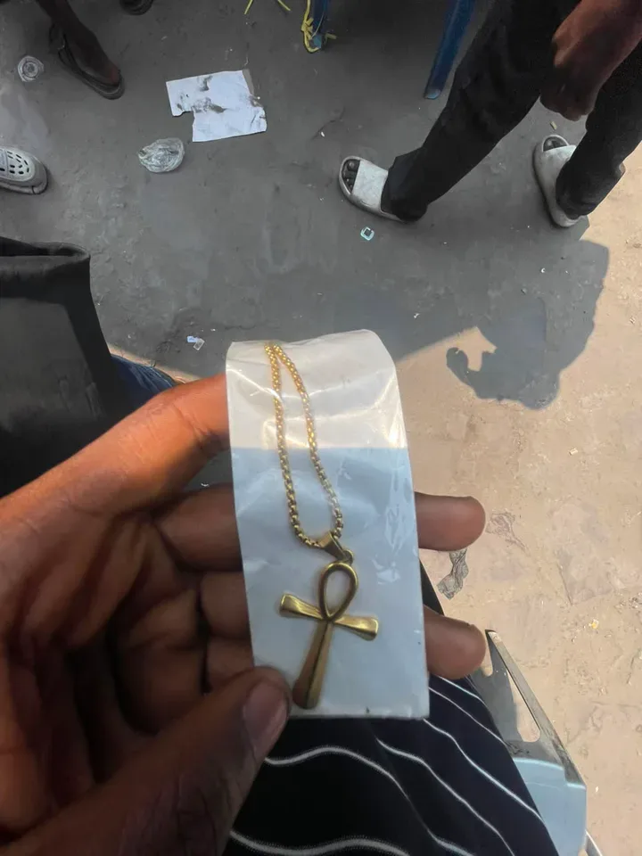 Collier — image 7 sur 18