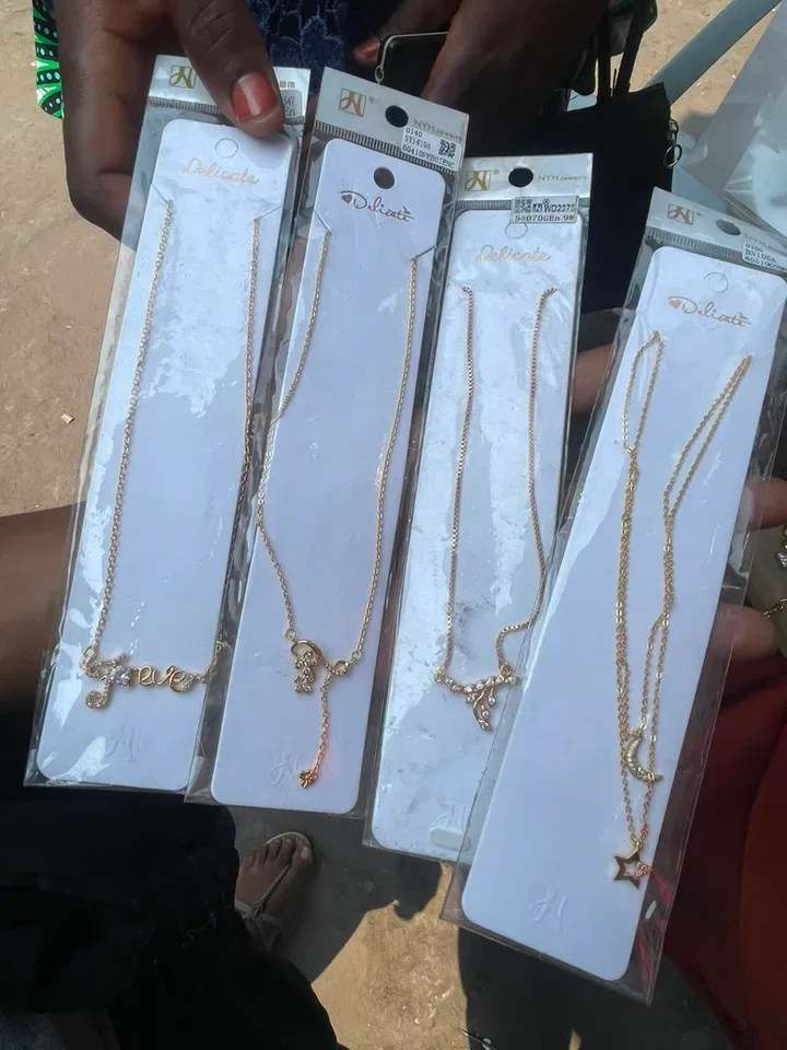 Collier — image 17 sur 18
